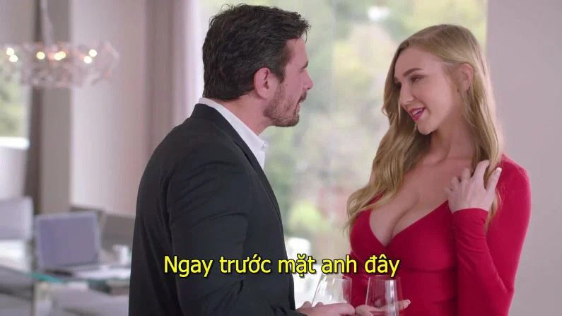Cô thư ký đi làm thêm để có tiền mua nhà